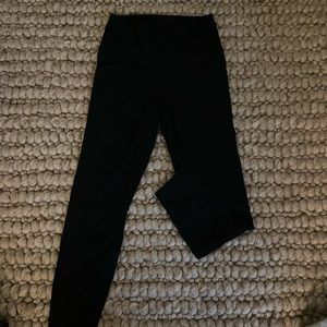 Black capri leggings with side pocket, super flattering and comfortable